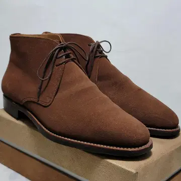 스코치 그레인 스웨이드 처카 부츠