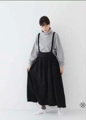 네스트로브 프렌치 린넨 오버롤 스커트