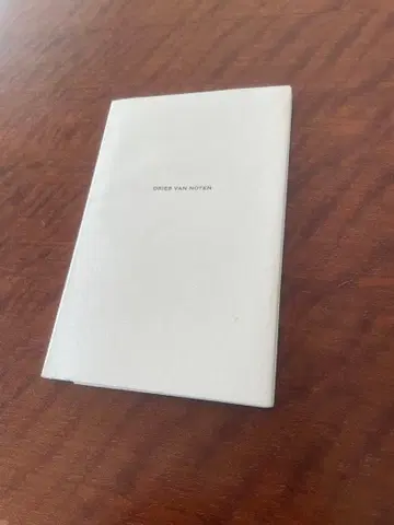 DRIES VAN NOTEN 아트 카드
