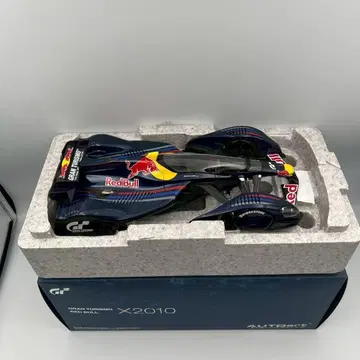 오토아트 1/18 그랑투리스모 X2010 레드불 포뮬러