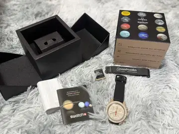 OMEGA 목성 탐사 미션 문스와치 베이지 작동