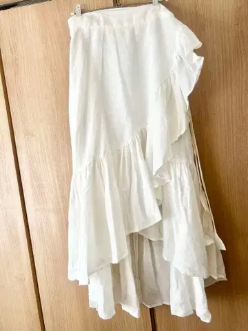 MYLAN 화이트 린넨 플레어 스커트 비대칭