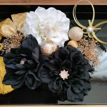 일본 의류 후리소데 성인식 등에 사용하는 머리 장식 세트, 화이트와 블랙