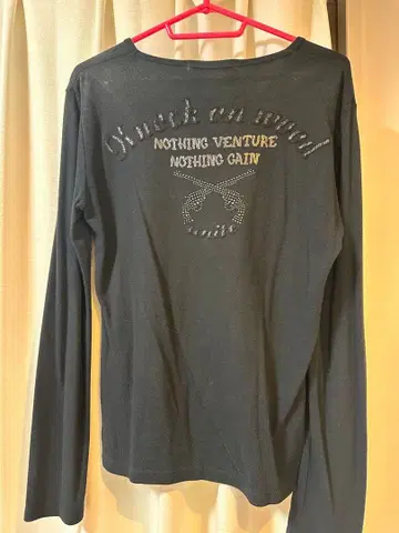 로아르 roar 블랙 V넥 긴팔 티셔츠