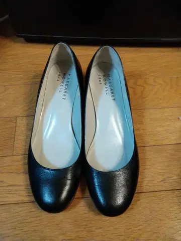 MARGARET HOWELL 블랙 힐 펌프스