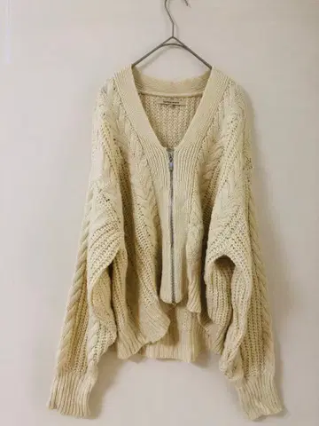 MARBLE WALTZ 아이보리 가디건 L