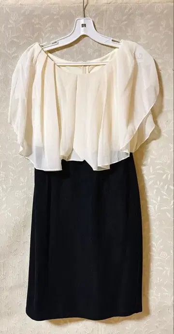 플레어 슬리브 무릎 기장 원피스 M 화이트/블랙