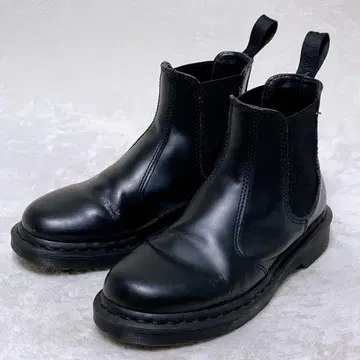 닥터마틴 사이드 고어 부츠 2976MONO UK5 블랙 현행 모델