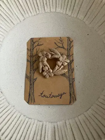 toutousya 삼각형 비올라 브로치 [ 미사용 새상품 ]