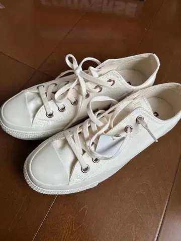 미사용 컨버스 ALL STAR 화이트 스니커즈 24.0