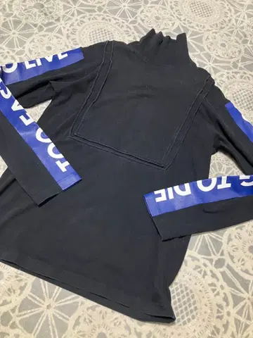 크리스찬다다 하이넥 소매 디자인 긴팔 티셔츠