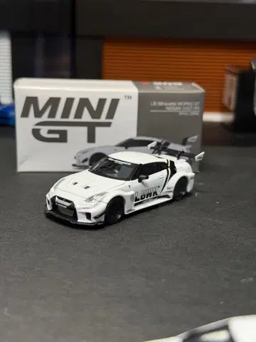 MINI GT LB WORKS NISSAN 35GT R
