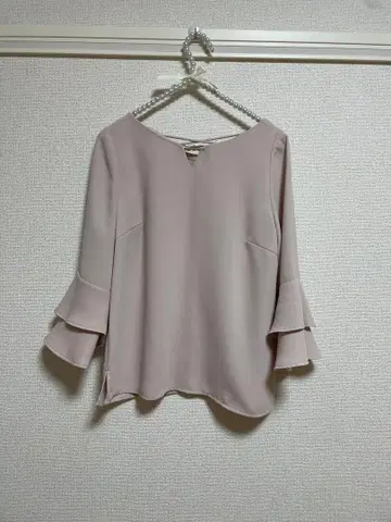 JUSGLITTY 티어드 슬리브 블라우스 핑크 베이지 7부