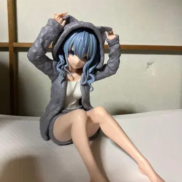 호시마치 스이세이 고양이 귀 후드 부착 자켓 피규어