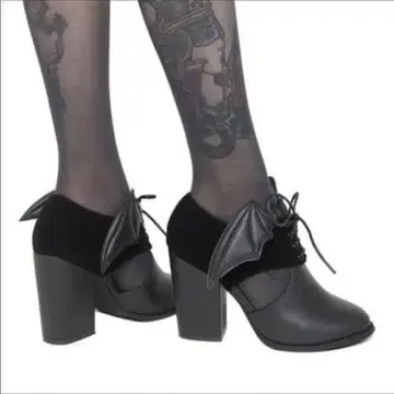 미사용 새상품 IRON FIST 24cm 깃털 박쥐 펌프스 부티