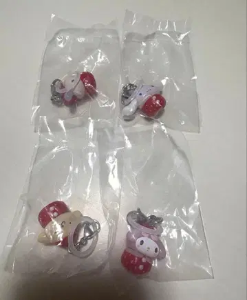 산리오 캐릭터즈 딸기 메지루시 액세서리