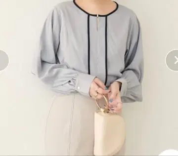 완판템 메탈 후크 파이핑 블라우스