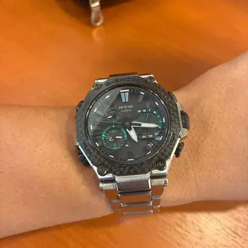 CASIO MT-G 블랙/실버 다기능 시계