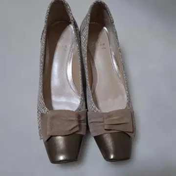 새상품 Riz raffinee 드레이프 리본 펌프스 (24.5cm 2E)