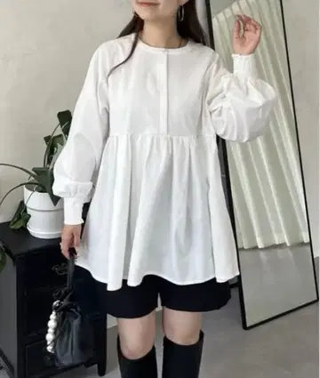 펄 버튼 턱 개더 페플럼 블라우스