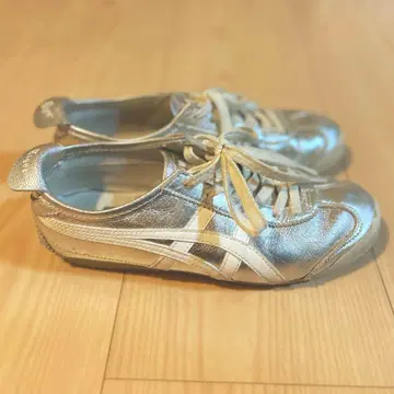 오니츠카타이거 멕시코 66 실버 화이트 23.5cm