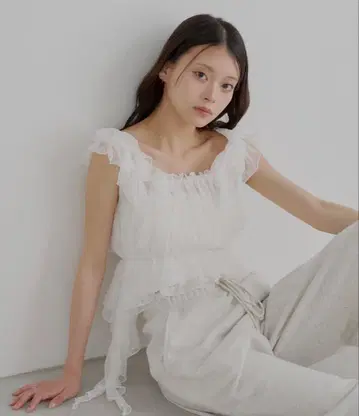 레이스 드롭 프릴 셔링 블라우스