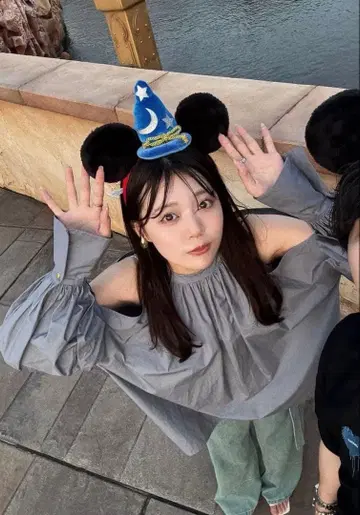 [ mideal ] 오픈 숄더 블라우스 / 색소폰 블루