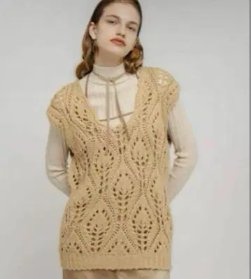 eaphi U NECK LEAF PATTERN KNIT VEST