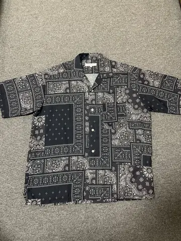 [ 애로우즈 ] M 사이즈 반다나 패턴 캐주얼 셔츠