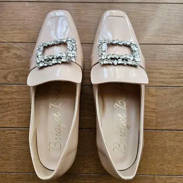 Bridget Birkin 비쥬 장식 로퍼 베이지