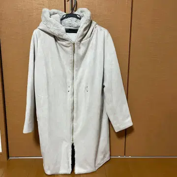 후드 부착 무스탕 코트