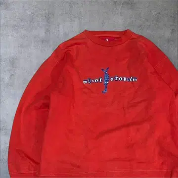 MINOR PROBLEM 오렌지 맨투맨 프론트 로고