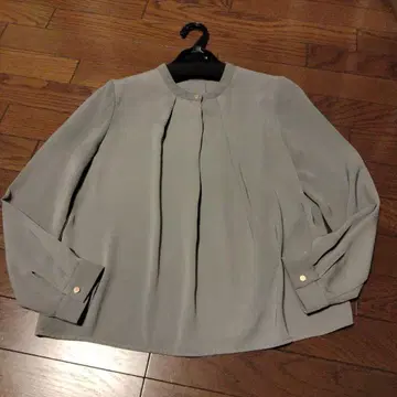 스테디셀러 Natural Beauty Basic 카키 드레이프감 블라우스