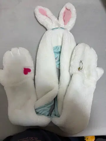 디즈니 원더랜드 앨리스 화이트래빗 팬캡 머플러