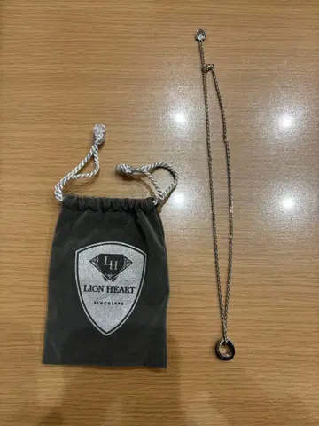 LION HEART 실버 블루 목걸이