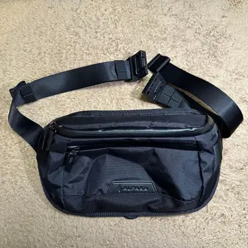 새상품급 ALPAKA BRAVO SLING MINI V2 숄더백