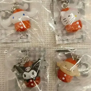 산리오 캐릭터즈 딸기 메지루시 액세서리 4개