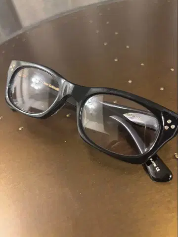 올리버 골드스미스 바이스 컨설 SS 모델