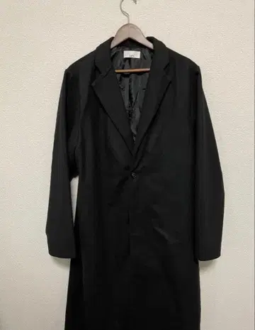 Lui's 블랙 체스터 코트