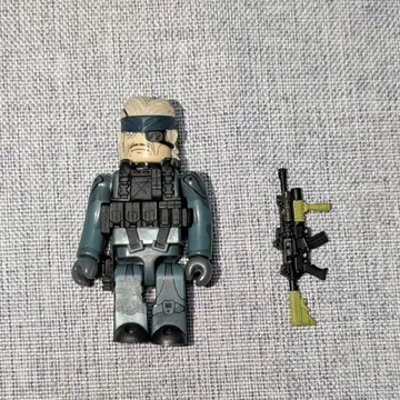 큐브릭 메탈기어 올드 스네이크