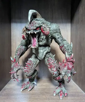 스폰 바이올레이터 맥팔렌토이즈 7인치 피규어