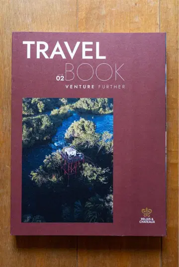 새상품 TRAVEL BOOK 02 VENTURE FURTHER