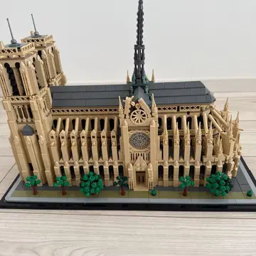 LEGO 노트르담 대성당 완성품