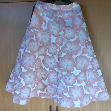 ( Designworks ) 플레어 스커트 핑크와 화이트 꽃무늬