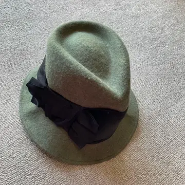 카테리나 베르티니 세련된 리본 울 햇