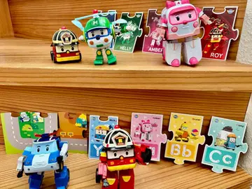 로봇 캐릭터와 도로 퍼즐 세트