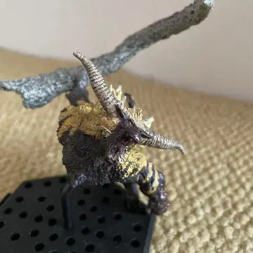 격앙 라잔 화이트 나르가쿠르가 몬스터 헌터 피규어