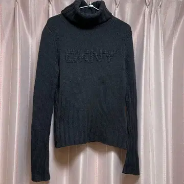 DKNY 자수 가슴 로고 터틀 니트