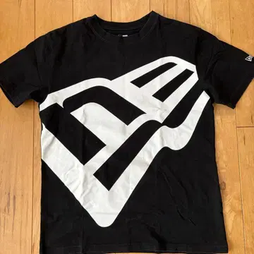 NEWERA 뉴에라 L 사이즈 반팔 티셔츠