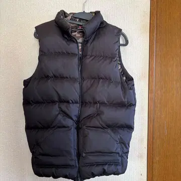 QUIKSILVER 블랙 다운 베스트 카모플라쥬 안감